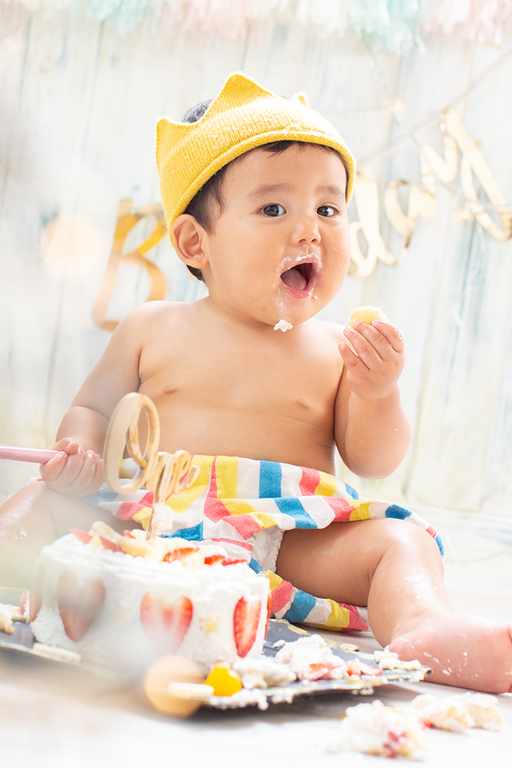 スマッシュする赤ちゃん